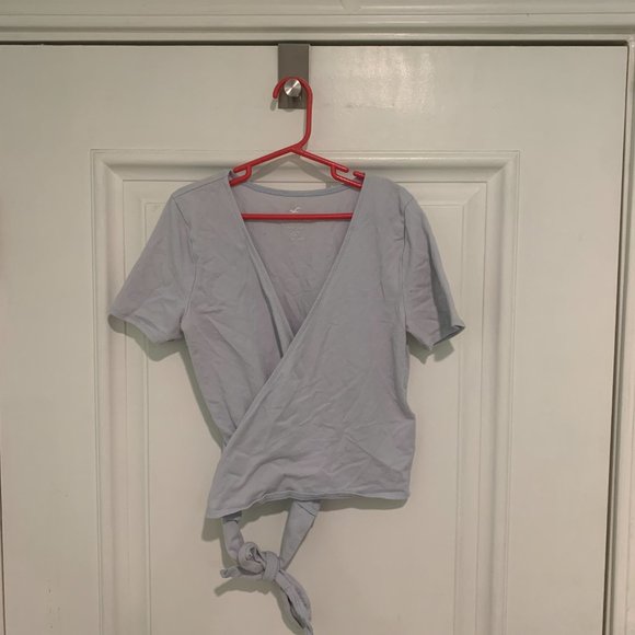 Hollister Soft Light Blue Wrap Front Tie-Up T-Shirt - Picture 3 of 7